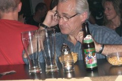 06-10-28_WhoKnows-pic01