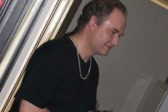 06-10-28_WhoKnows-pic03