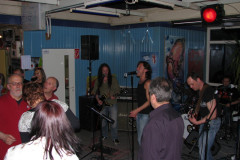 Who-knows-100420100004