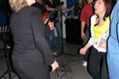 Who-knows-100420100013