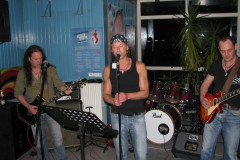 Who-knows-100420100016